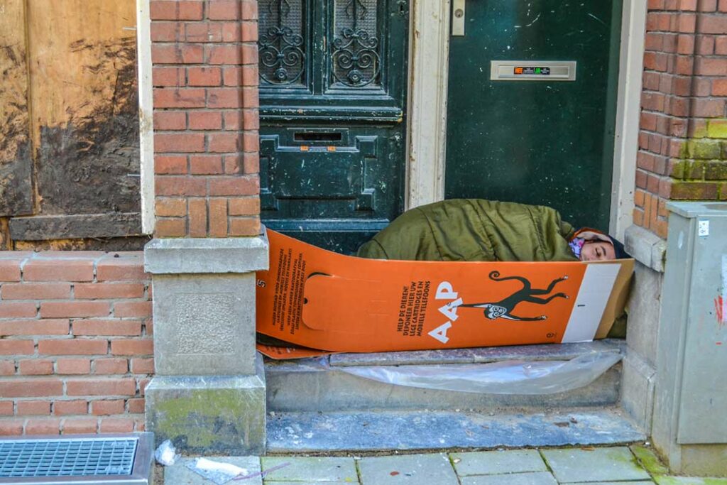 buiten slapen Amsterdaml Z! daklozen krant Amsterdam