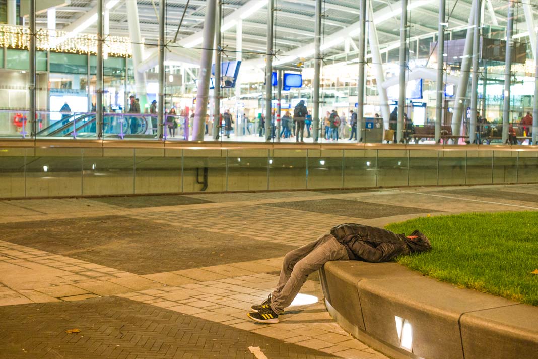 Leven op straat, verkoop de Z! krant de Amsterdamse straatkrant